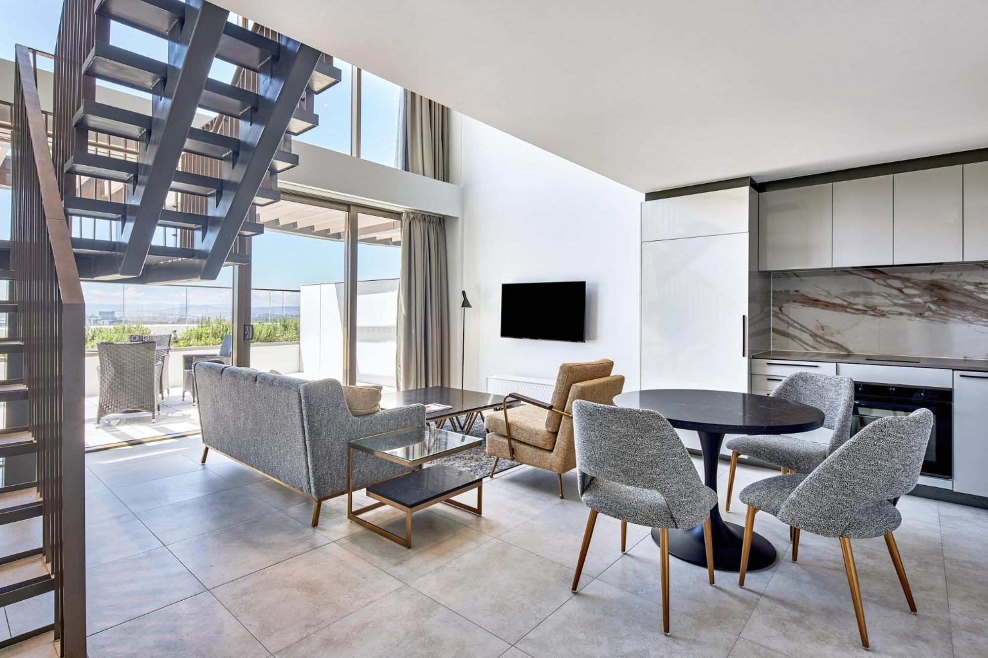 Meriton Suites Canberra Exterior foto A living room at the hotel