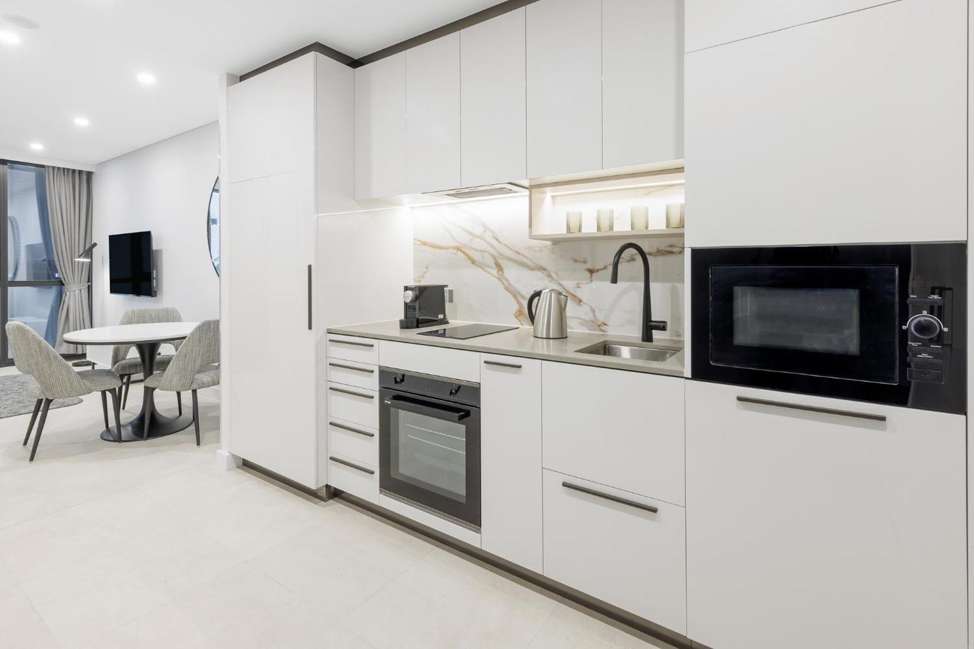 Meriton Suites Canberra Exterior foto A typical kitchen in a serviced apartment